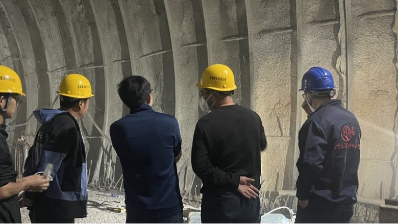 丙烯酸鹽噴膜防水材料：革新建筑防水的 “黑科技” 如何實現無縫防護？